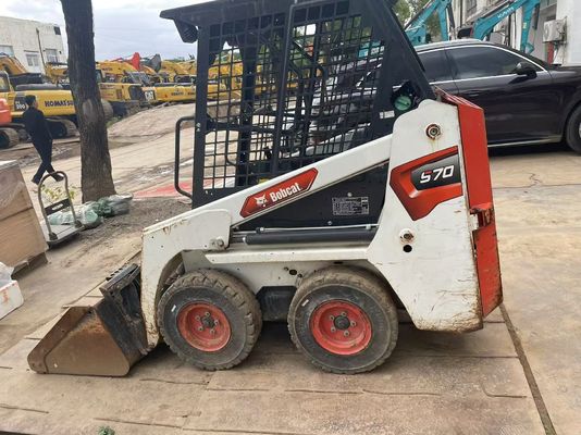 মূল রঙ ব্যবহৃত Bodcat S70 স্কিড স্টিয়ার লোডার জ্বালানী দক্ষতা স্থিতিশীল অপারেশন