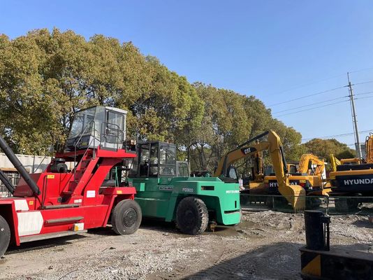 Mitsubishi F300 ব্যবহৃত ফোর্কলিফ্ট ট্রাক সেকেন্ড হ্যান্ড 30 টন ফোর্কলিফ্ট উচ্চ ক্ষমতা