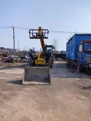মূল রঙ ব্যবহৃত টেলিস্কোপিক হ্যান্ডলার XCMG XT680-170 স্থিতিশীল অপারেশন