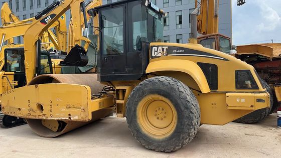 মূল রঙ ব্যবহৃত Caterpillar CS-683E একক ড্রাম রোড রোলার চমৎকার অবস্থায়